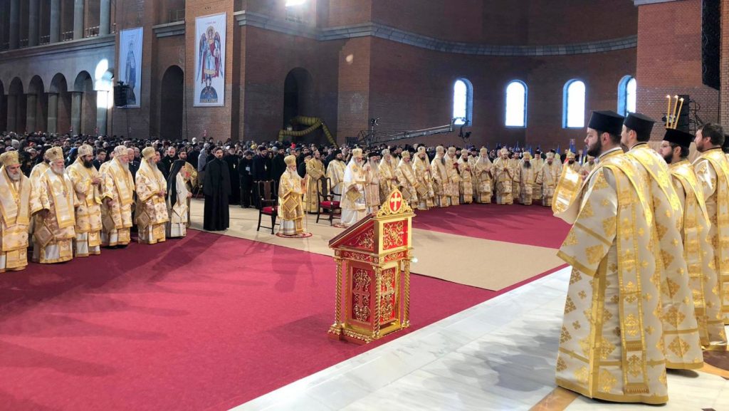 Patriarhii Teofil al Ierusalimului și Daniel al României au oficiat Sfânta Liturghie la primul hram al Catedralei Naționale (video)