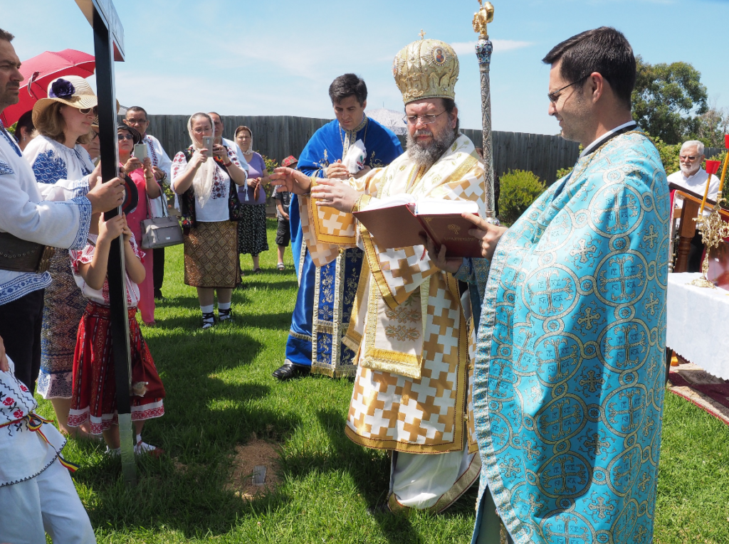 În a treia zi de Crăciun, Episcopul Mihail a așezat în Melbourne piatra de temelie pentru o nouă biserică