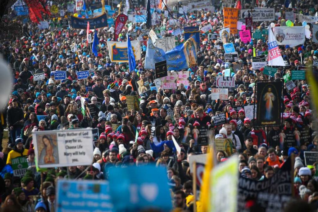 Hundreds of thousands join pro-life march in Washington DC