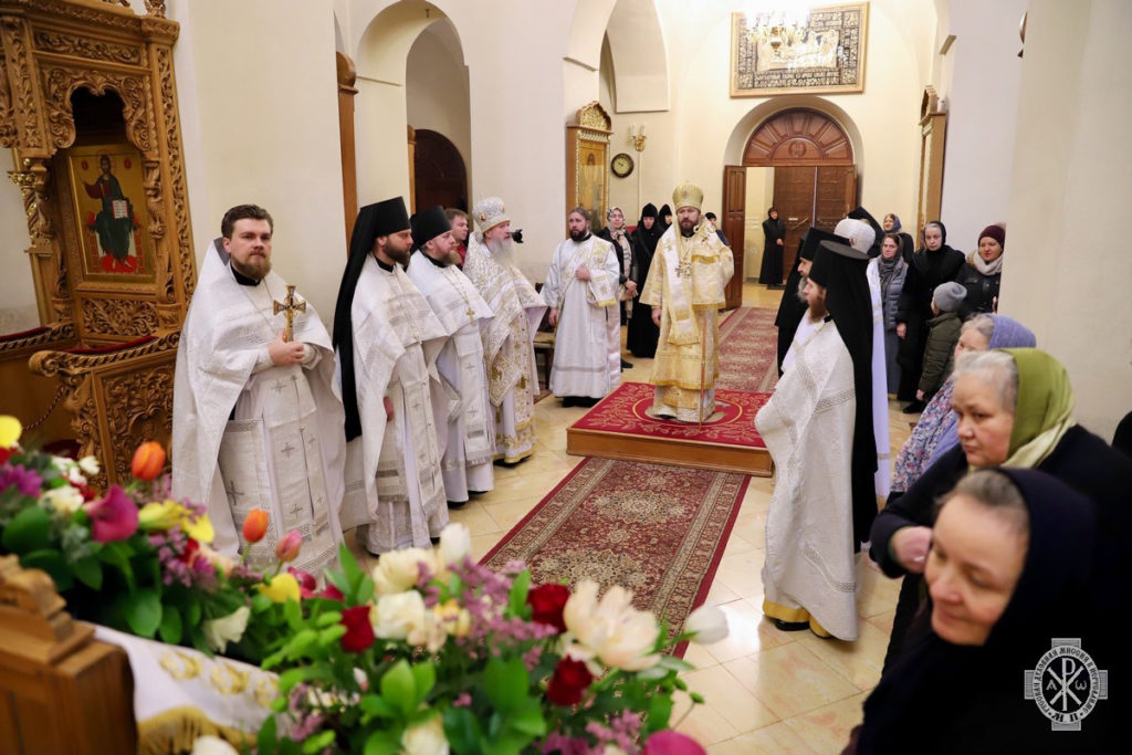 Metropolitan Hilarion celebrates Divine Liturgy in Gorny Convent