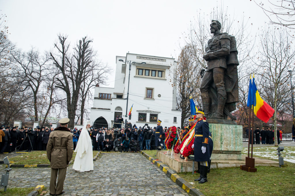 Romania Patriarch, President lay flowers at memorial to Alexandru Ioan Cuza in Bucharest