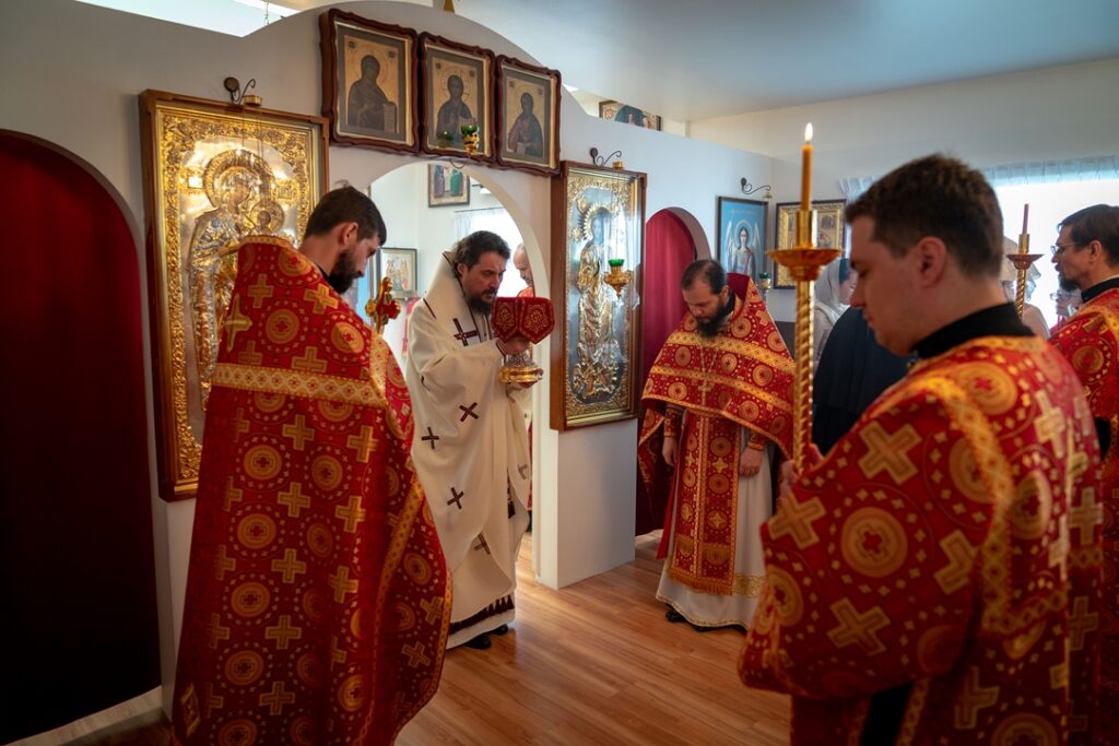 Head of the Patriarchal Exarchate in South-East Asia celebrates Divine Liturgy at Dormition church in Singapore