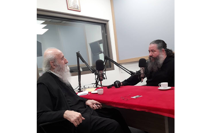 «Αγάπη με κινδύνους» – Ο π. Γεώργιος Σχοινάς στον ραδιοσταθμό της Πειραϊκής Εκκλησίας