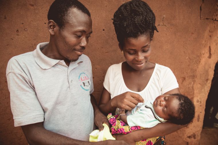Η Εκκλησία σώζει γυναίκες και μωρά στο Τόγκο