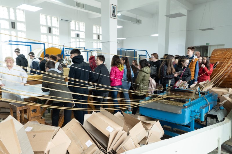 FOTO | Elevi gălățeni la muzeul, fabrica de lumânări și tipografia Arhiepiscopiei Dunării de Jos