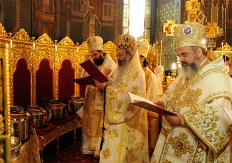 Biserica Ortodoxă Română se pregăteşte pentru sfinţirea Sfântului şi Marelui Mir