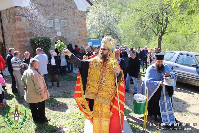 На Светли петък бе осветен новообновеният Горноврабченски манастир „Възнесение Господне“