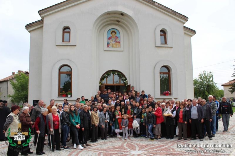 Тържествено бе осветен храмът на с. Ябълково