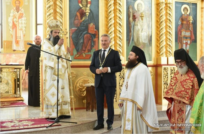 На празника на Св. Дух бе осветен нов храм в гр. Монтана