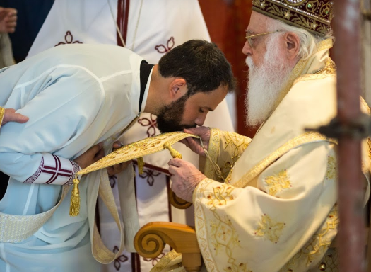 Momente nga dorëzimi në prift i dhjakon Emanuel Lapanxa