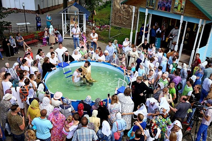 100 деца и младежи бяха кръстени в Русия