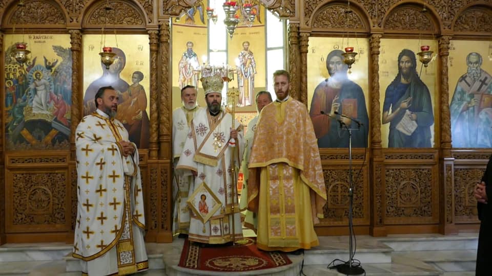 Foto nga Liturgjia Hyjnore në të kremten e fjetjes së shën Anës dhe 21 vjetorit të fronëzimit të Mitropolitit të Korçës Hirësisë së Tij Imzot Joanit