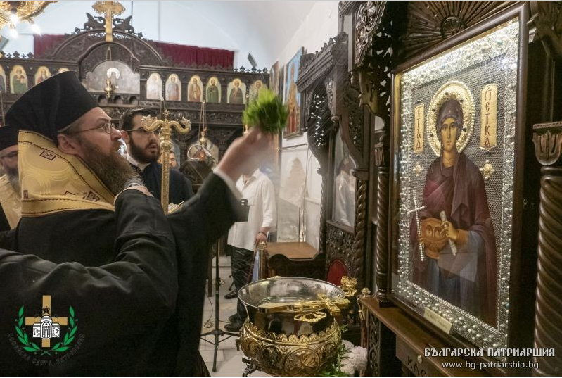 Осветена бе икона на св. Параскева Римлянка, дарена на старинния храм „Св. Петка“