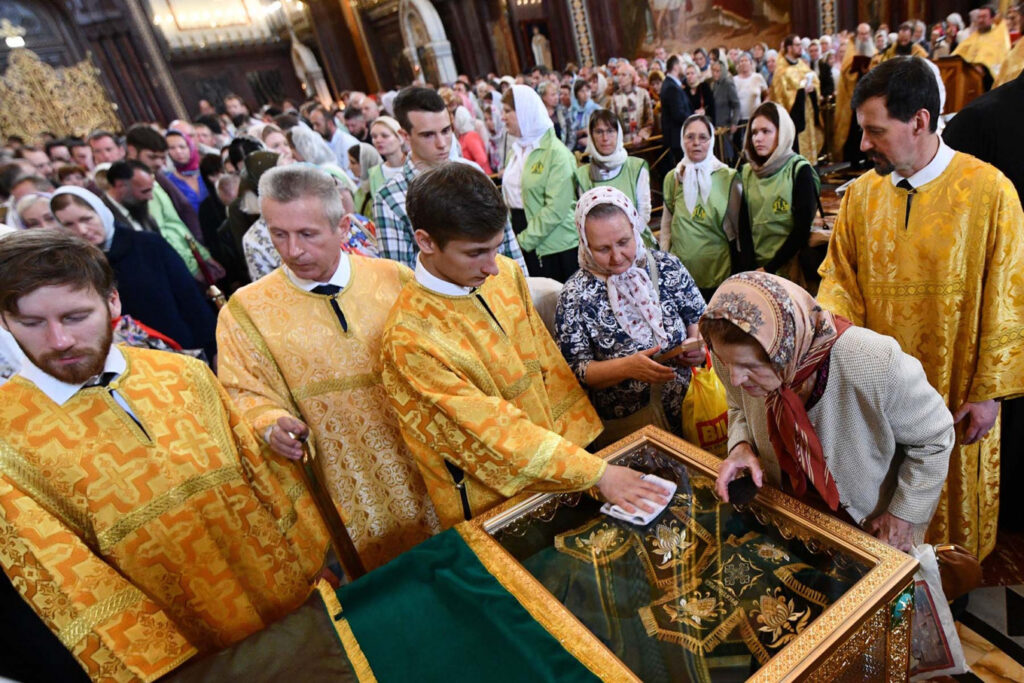 Orthodox Pilgrims Flock to Moscow to See Holy Relics