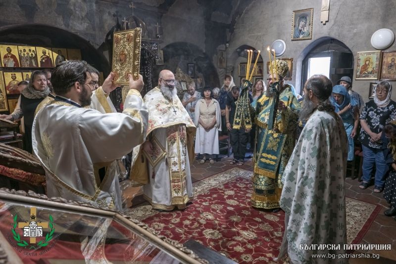 Архиерейска служба в столичния храм „Св. Петка Самарджийска“