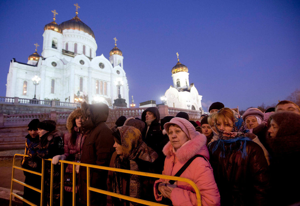 Около храм Христа Спасителя 2011 пояс