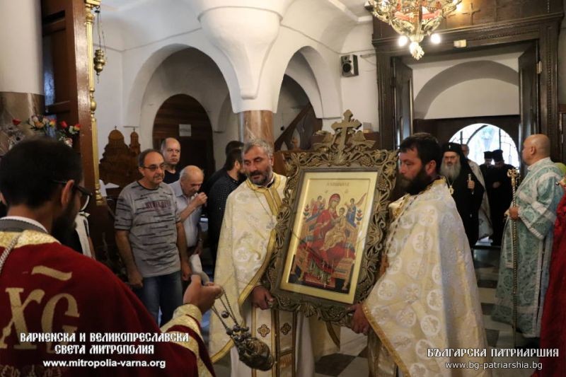 Архиерейска света Литургия и Молебен канон на Пресвета Богородица в храм “Св. Георги”, град Добрич