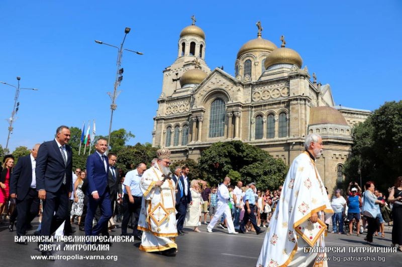 Архиерейска св. Литургия и литийно шествие на празника Успение Богородично, Ден на Варна