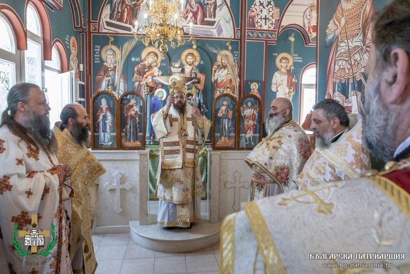 Архиерейска служба за празника на свети апостол, първомъченик и архидякон Стефан