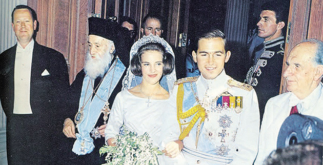 Ο Αρχιεπ. Χρυσόστομος ευλογεί τον Βασιλικό Γάμο