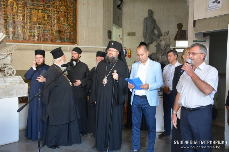 Откриха изложба с ръкописи на св. Софроний във Враца