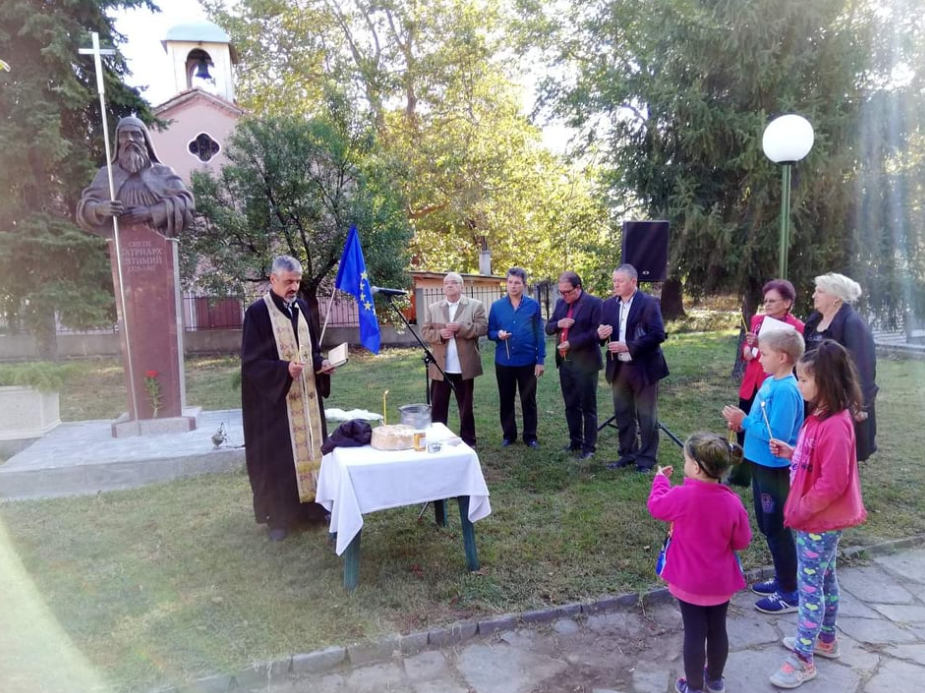 Осветиха и откриха най-новия паметник на свети патриарх Евтимий Търновски