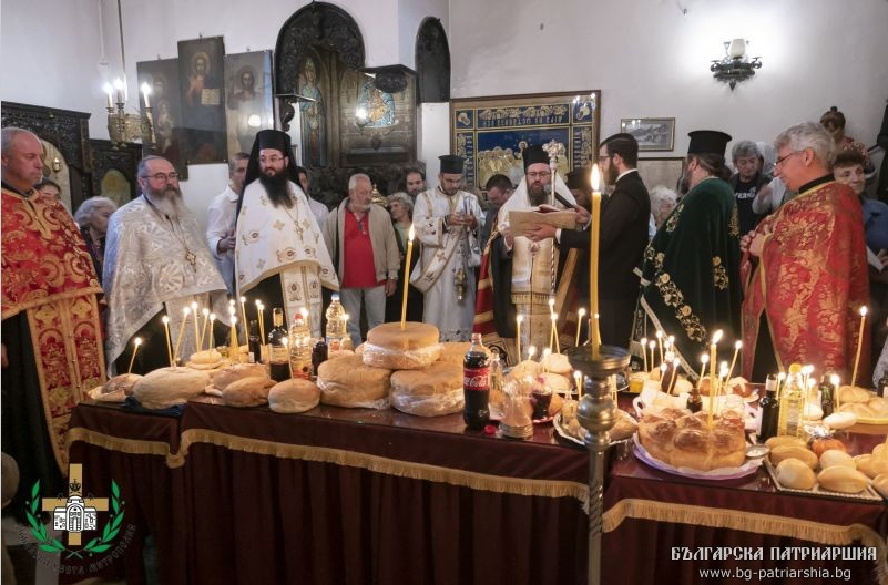 Архиерейска вечерня за храмовия празник на храм „Св. Петка Стара“