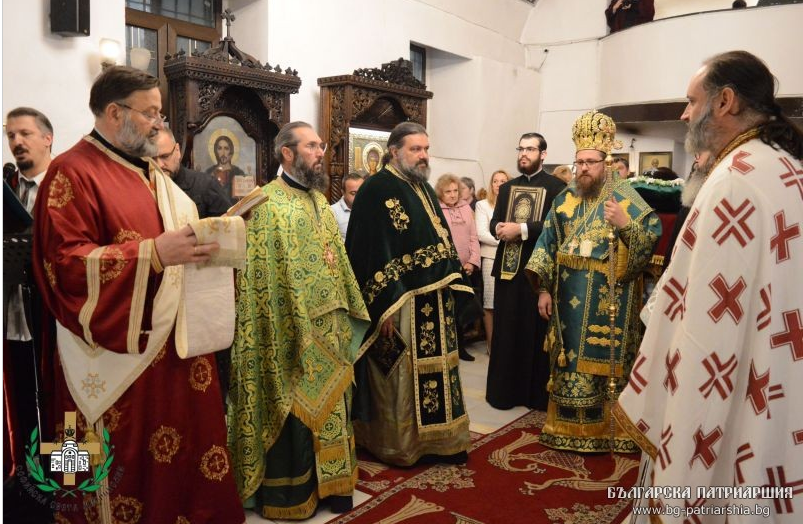 С тържествена Архиерейска литургия старинната църква “Св. Петка Стара” отбеляза храмовия си празник