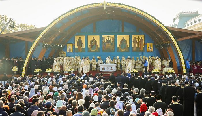 St. Demetrius the New, patron of Bucharest, celebrated with 4 Local Churches, 1,000s of pilgrims