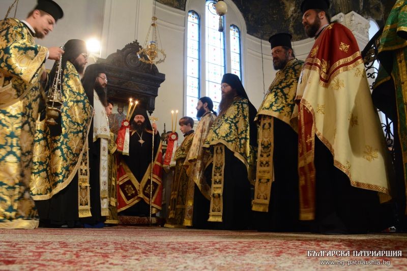 Архиерейска вечерня и беседа с архимандрит Никодимос Каварнос в навечерието на празника на Софийската духовна семинария