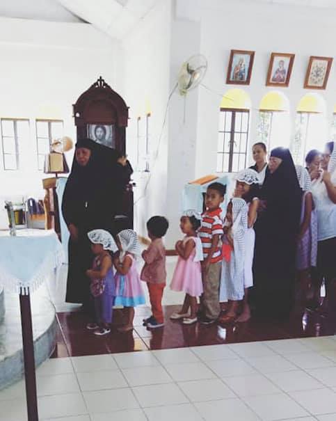 Μικρά ορθόδοξα χριστιανόπουλα στο Μασμπάτε – Φιλιππίνες