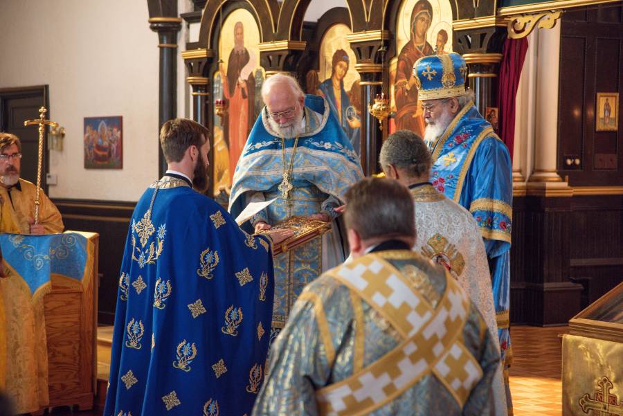 Нов свещеник беше въдворен в българската църква в Индианаполис, САЩ