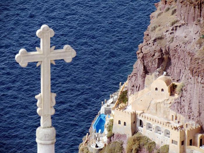 RUSSIAN CHURCH PUBLISHES LIST OF GREEK DIOCESES ITS FAITHFUL ARE NOT BLESSED TO VISIT