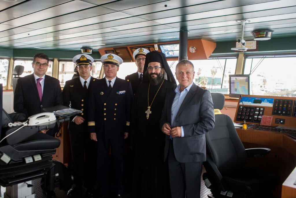 Church hierarch visits French naval vessel at port of Kalamata