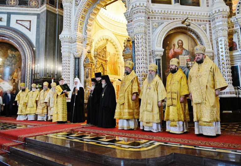 On the Feast of Holy Archangels Michael and Gabriel, Metropolitan Vladimir concelebrated at the Divine Liturgy to the Patriarchs of the Orthodox Church of Jerusalem and Russia