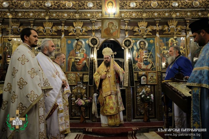 Архиерейска света Литургия бе отслужена в гр. Долна баня