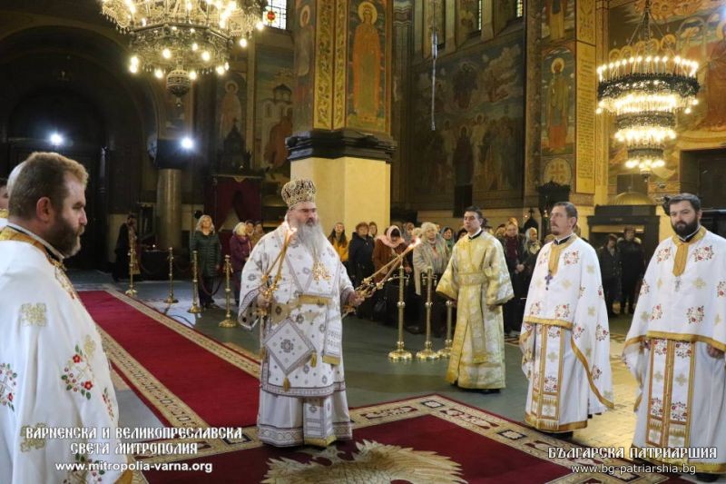 Архиерейска богослужба в Деня на православната християнска младеж и семейство