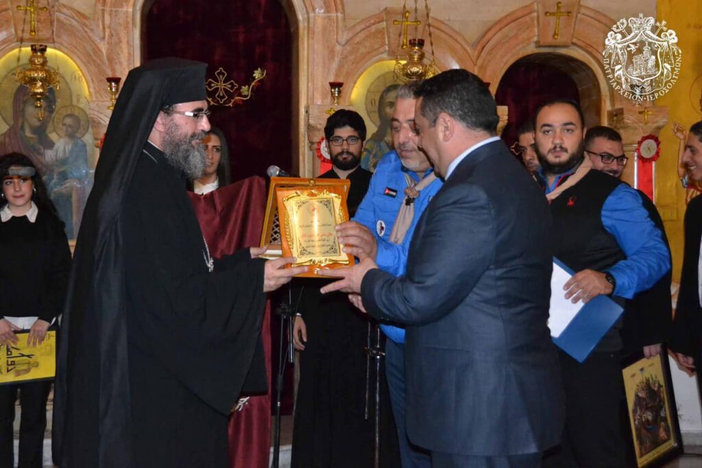 رعى معالي السيد سامي الداود وزير الدولة لشؤون رئاسة الوزراء أمسية تراتيل بيزنطية من وحي الميلاد لجوقة المجد بقيادة المرتل منير حداد في كنيسة القديس جاورجيوس / الزرقاء .