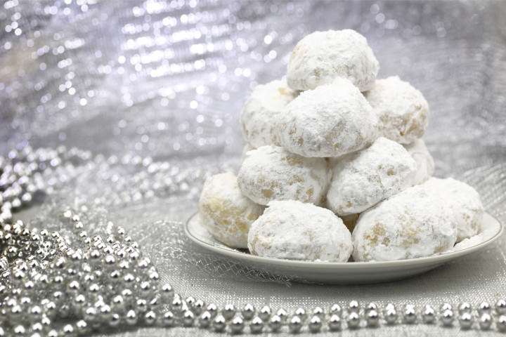 Greek Powdered Sugar Cookies (Kourabiedes) – Traditional Christmas Cookies