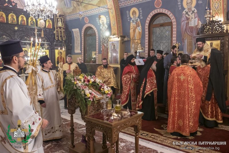 Архиерейска вечерня за празника на св. Варвара в столичния храм „Преображение Господне“