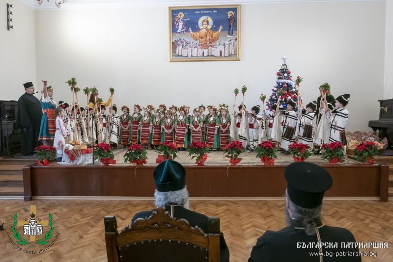 Негово Светейшество посрещна коледари от детска градина „Елхица“