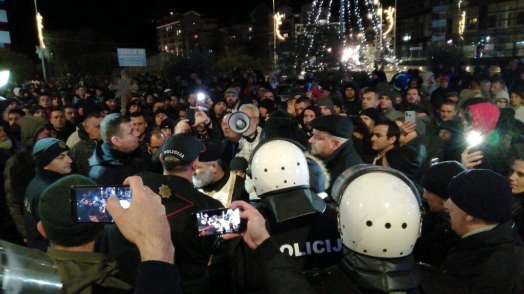 Χιλιάδες πιστοί διαμαρτυρήθηκαν στο Μαυροβούνιο