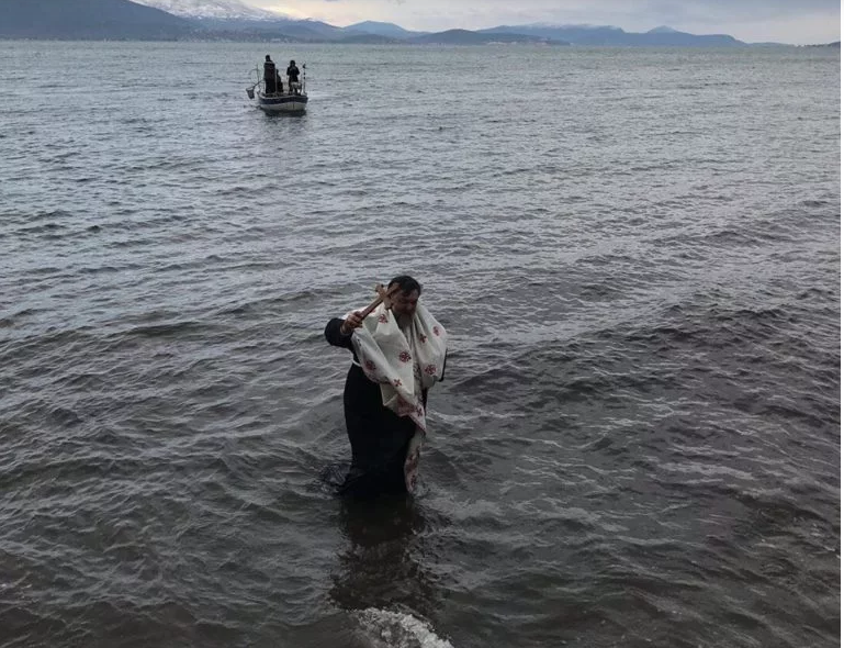 Priest dived into the sea on Holy Epiphany to catch the Crucifix