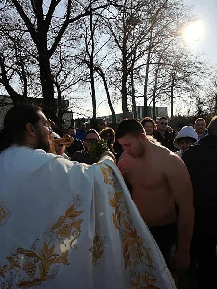 Чудотворната икона на Св. Богородица – Кикотиса бе въдворена в храма на с. Катуница