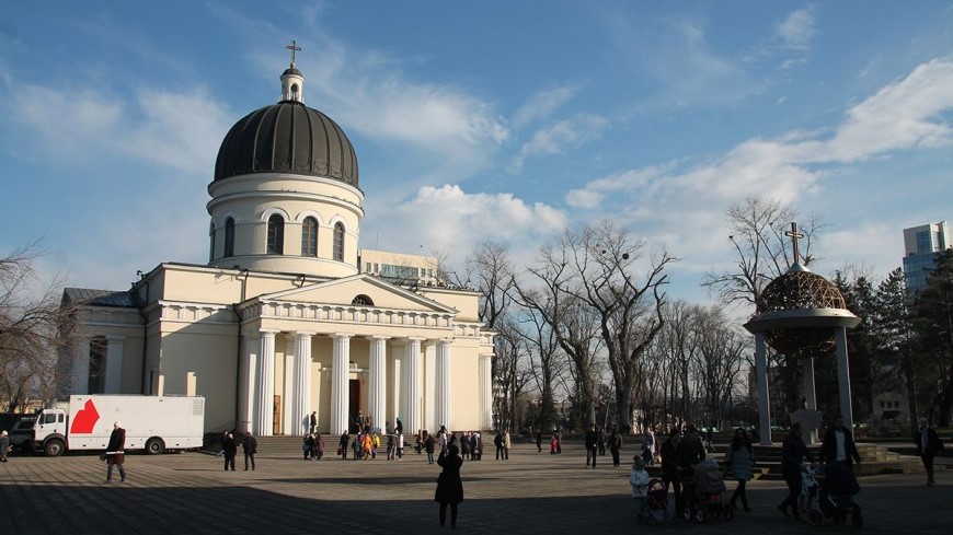 Православната църква е първа по доверие сред институциите в Молдова