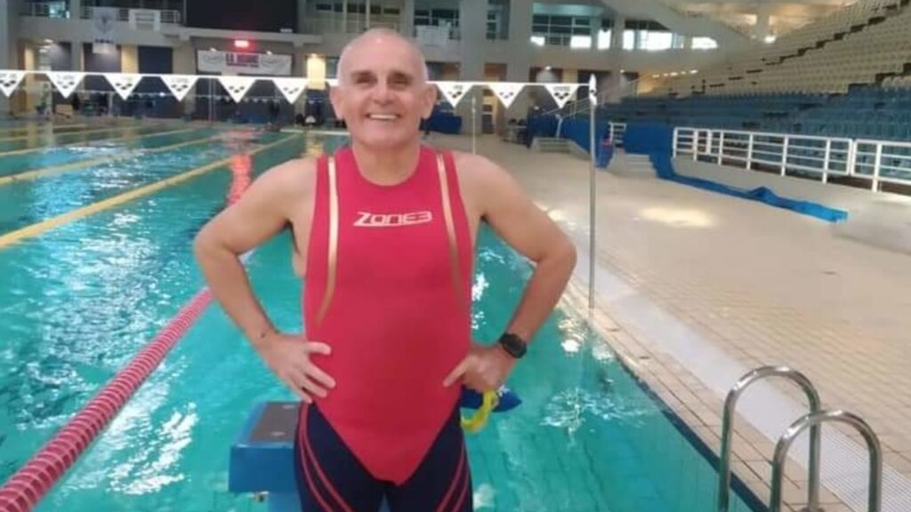 Στα 45 του έχασε την όρασή του και έγινε πρωταθλητής στην κολύμβηση!