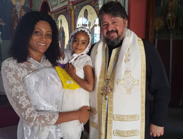 Η βάπτιση της μικρής Μαρίας- Κορίνας στα βάθη της Αφρικής!
