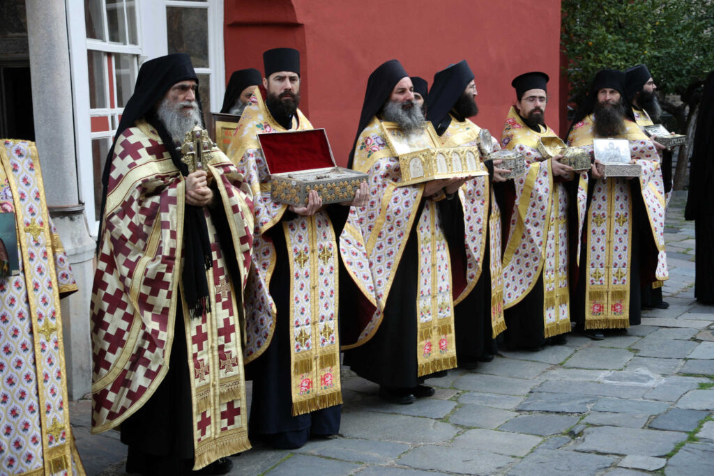 Афон монастырь Ватопед. Ватопед Афон святыни. Пасха в монастыре Ватопед. Служба на Афоне.