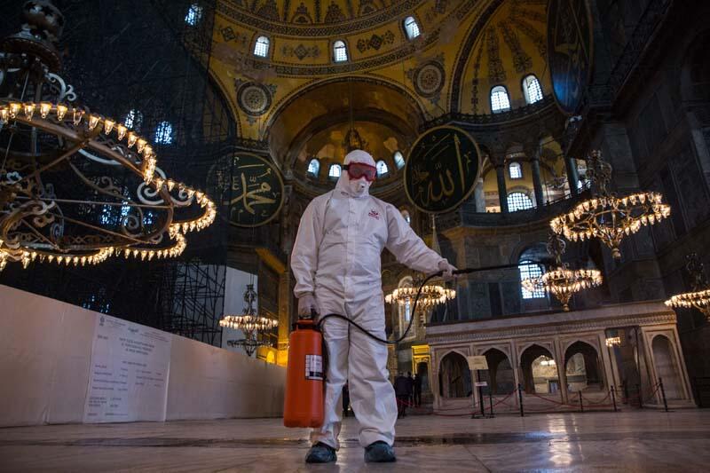 Cleaning crews at Hagia Sophia; Turk officials claim only 5 cases of coronavirus in the country