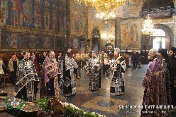 В митрополитската катедрала “Св. Неделя” бе отслужена първата Преждеосвещена литургия